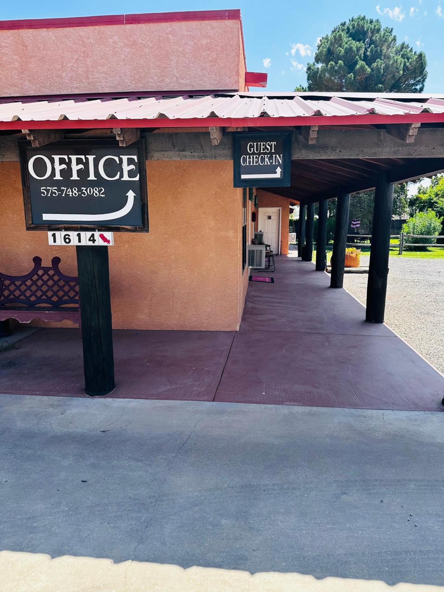 Adobe Rose Boutique Inn Artesia Exterior photo